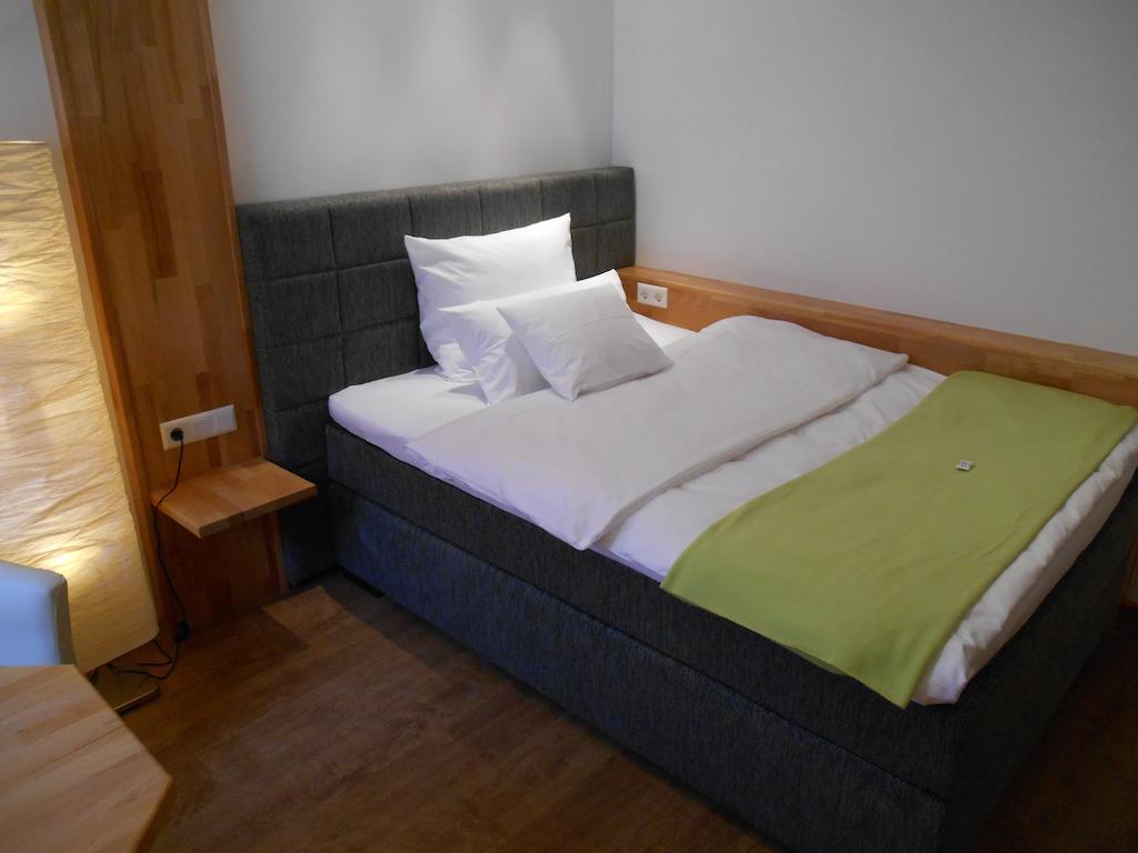 Warum Ins Hotel Неккарзульм Номер фото
